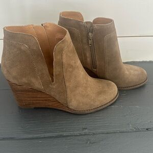 NWOT Lucky Brand Yaba Ankle Wedge Booties, Size 8.5